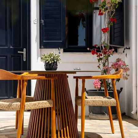 Pela アパートホテル Alikí