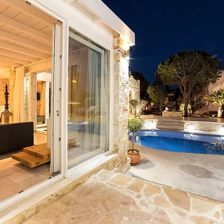 Pela アパートホテル 3*