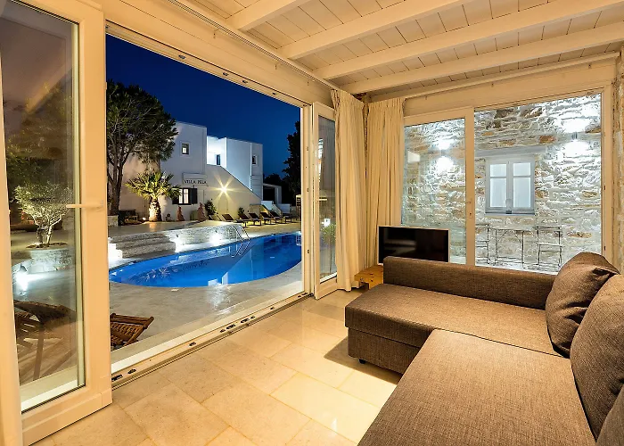 Pela アパートホテル 3*